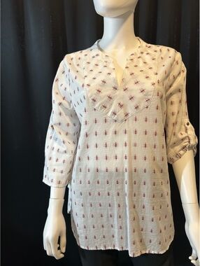 Ivanka Trump pullover top